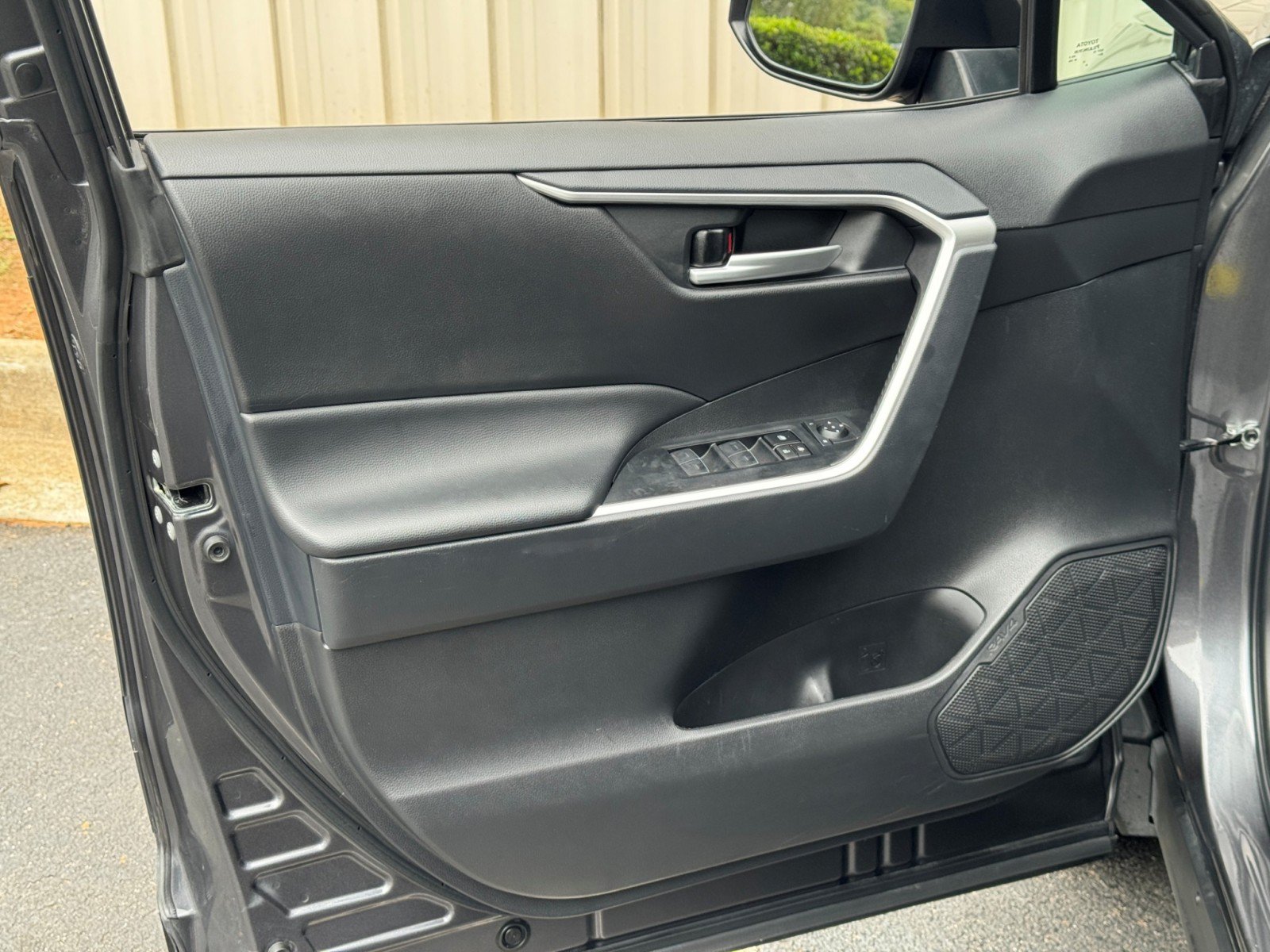 Used 2024 Toyota RAV4 XLE FWD image 35
