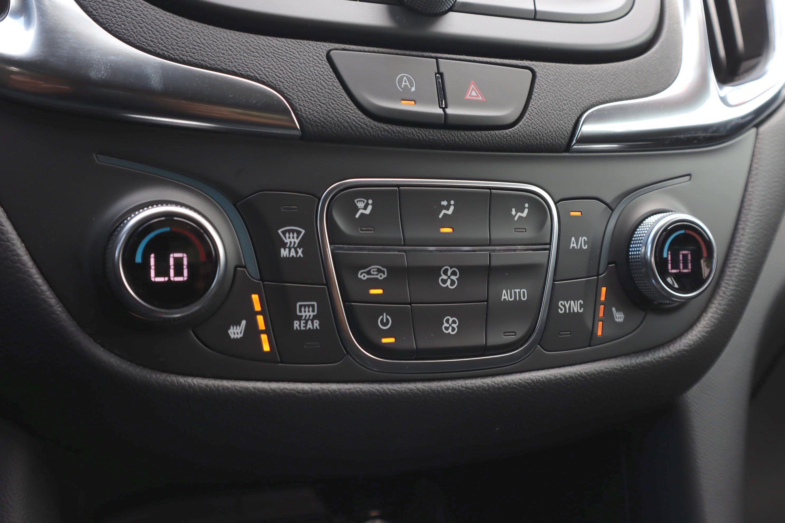 Used 2024 Chevrolet Equinox LT FWD image 17