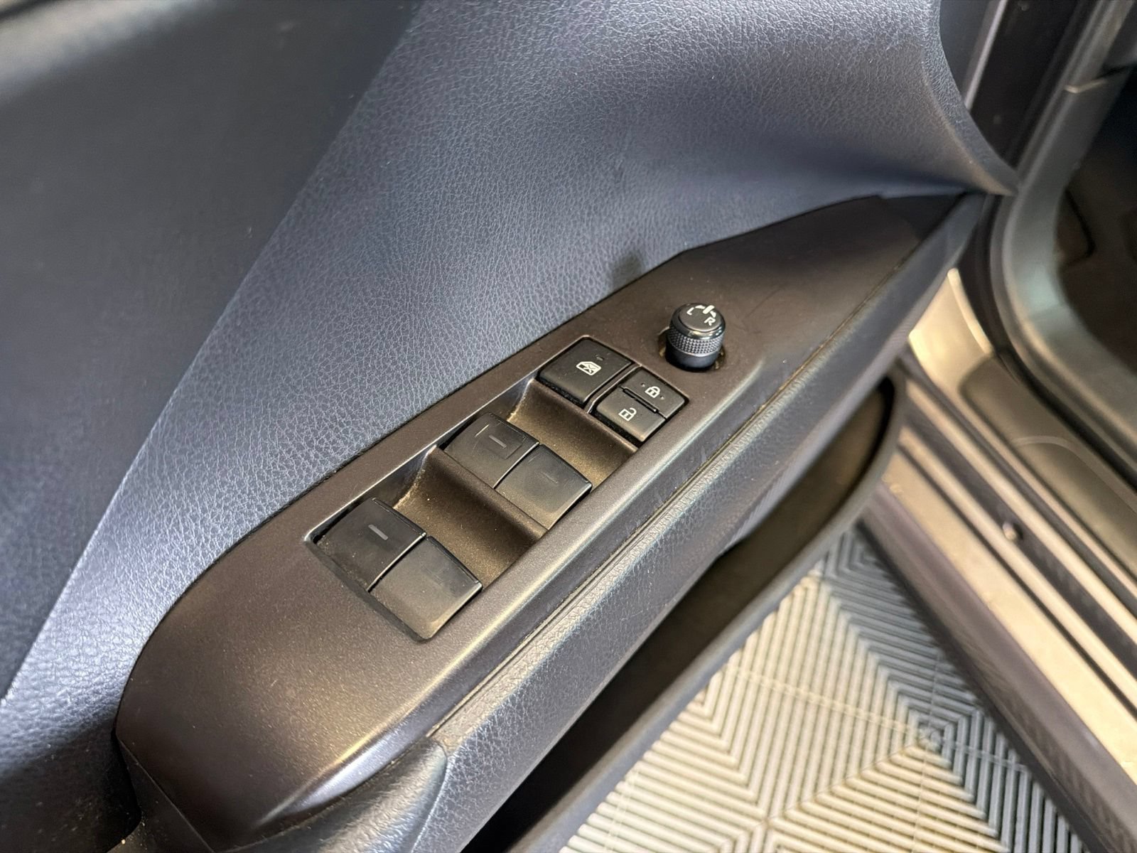 Used 2024 Toyota Camry SE FWD image 13