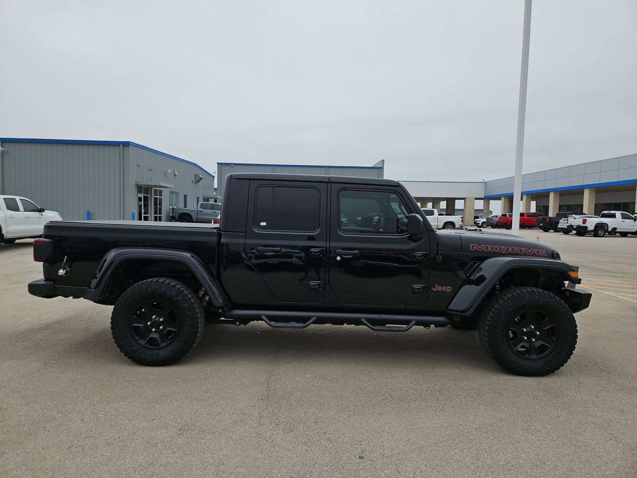 Used 2020 Jeep Gladiator Mojave AWD/4WD image 2