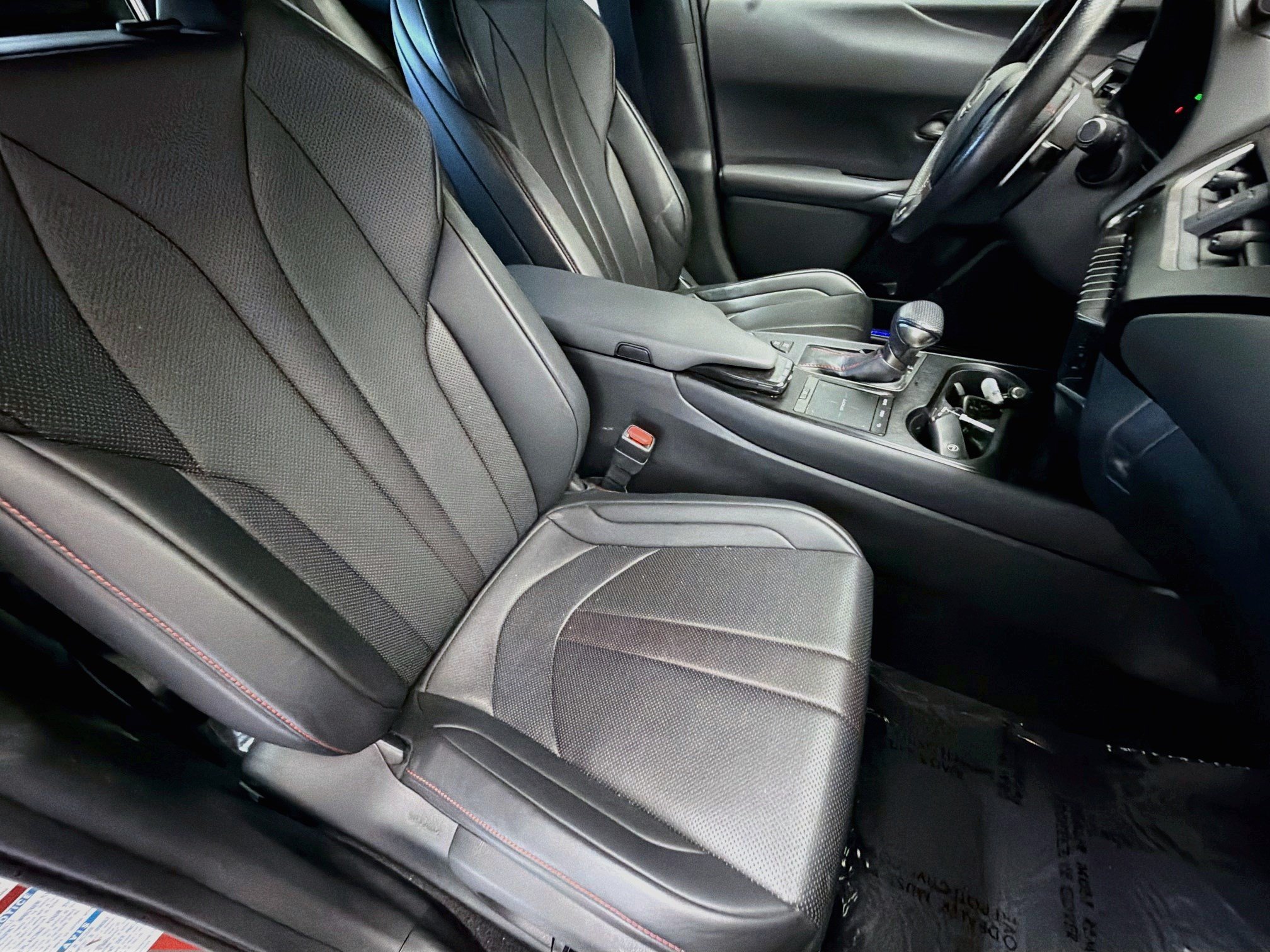 Used 2019 Lexus UX 250h F Sport AWD/4WD image 15