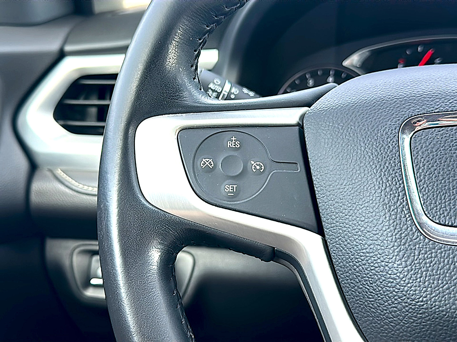 Used 2020 GMC Acadia SLT image 30