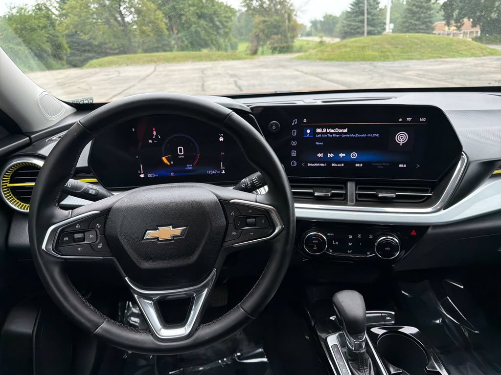 Used 2024 Chevrolet Trax LT w/ Driver Confidence Package FWD image 29