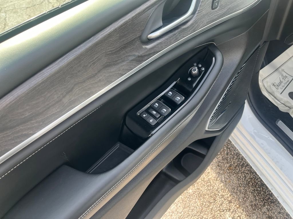 Used 2022 Jeep Grand Cherokee L Overland image 11