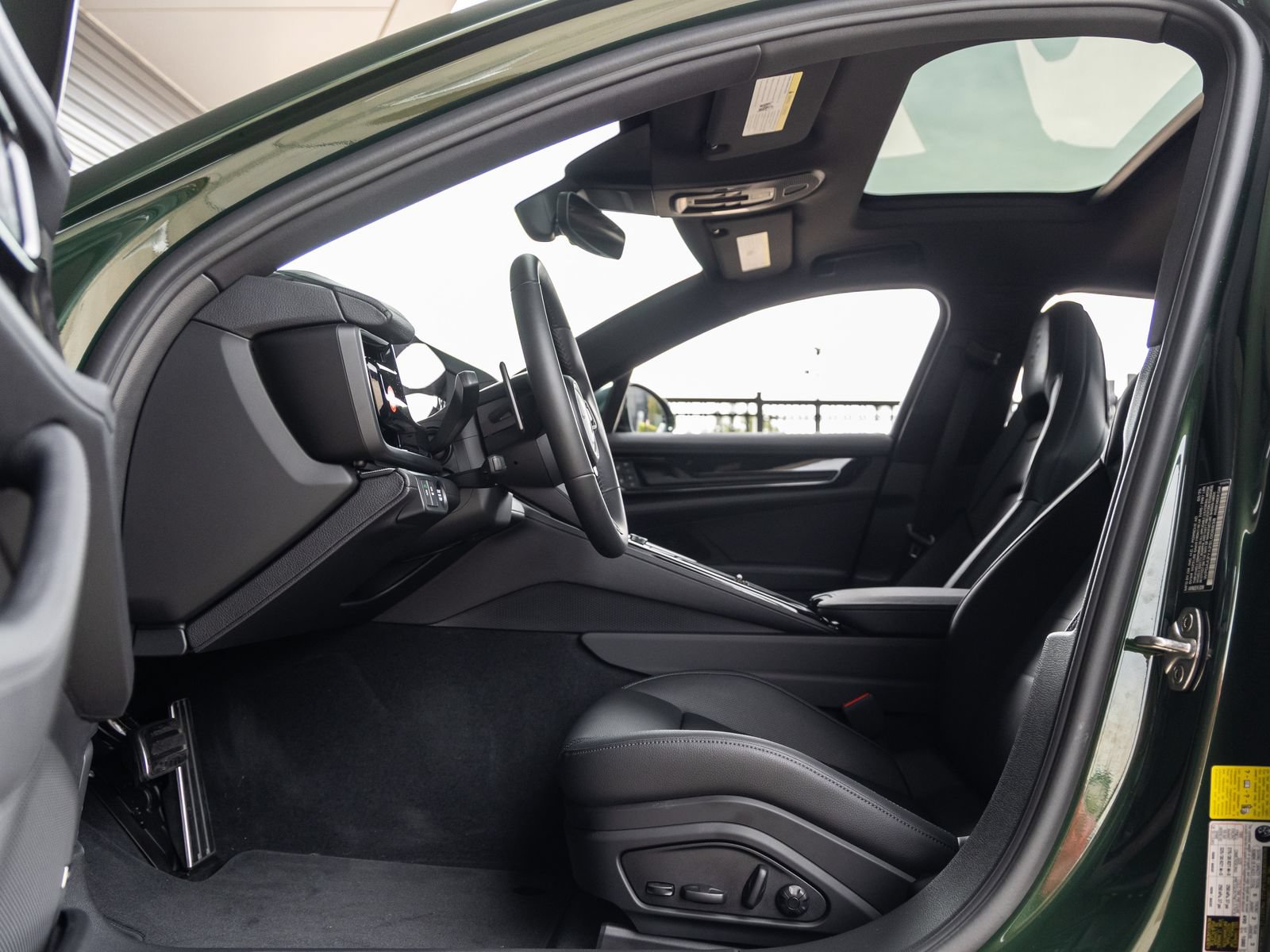 Certified 2025 Porsche Panamera image 25