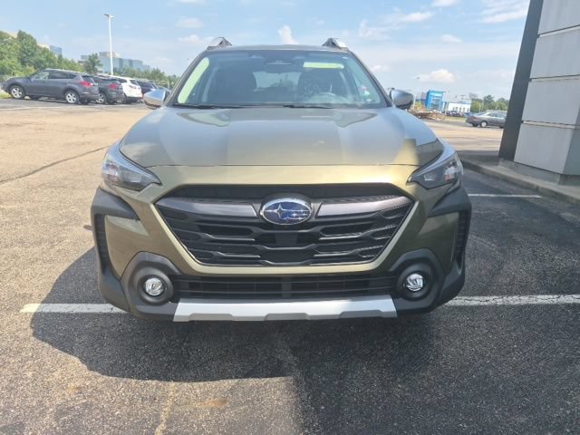 Used 2025 Subaru Outback Touring AWD/4WD image 2