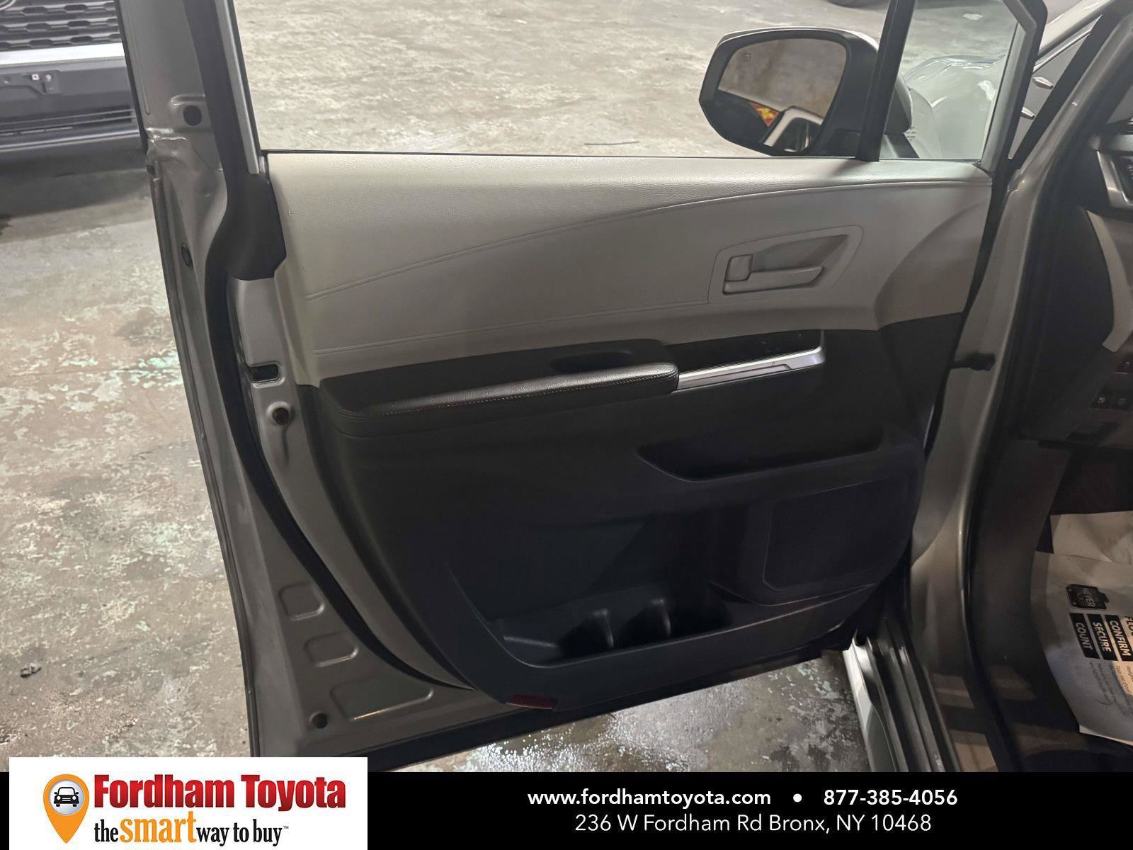 Used 2021 Toyota Sienna LE FWD image 14