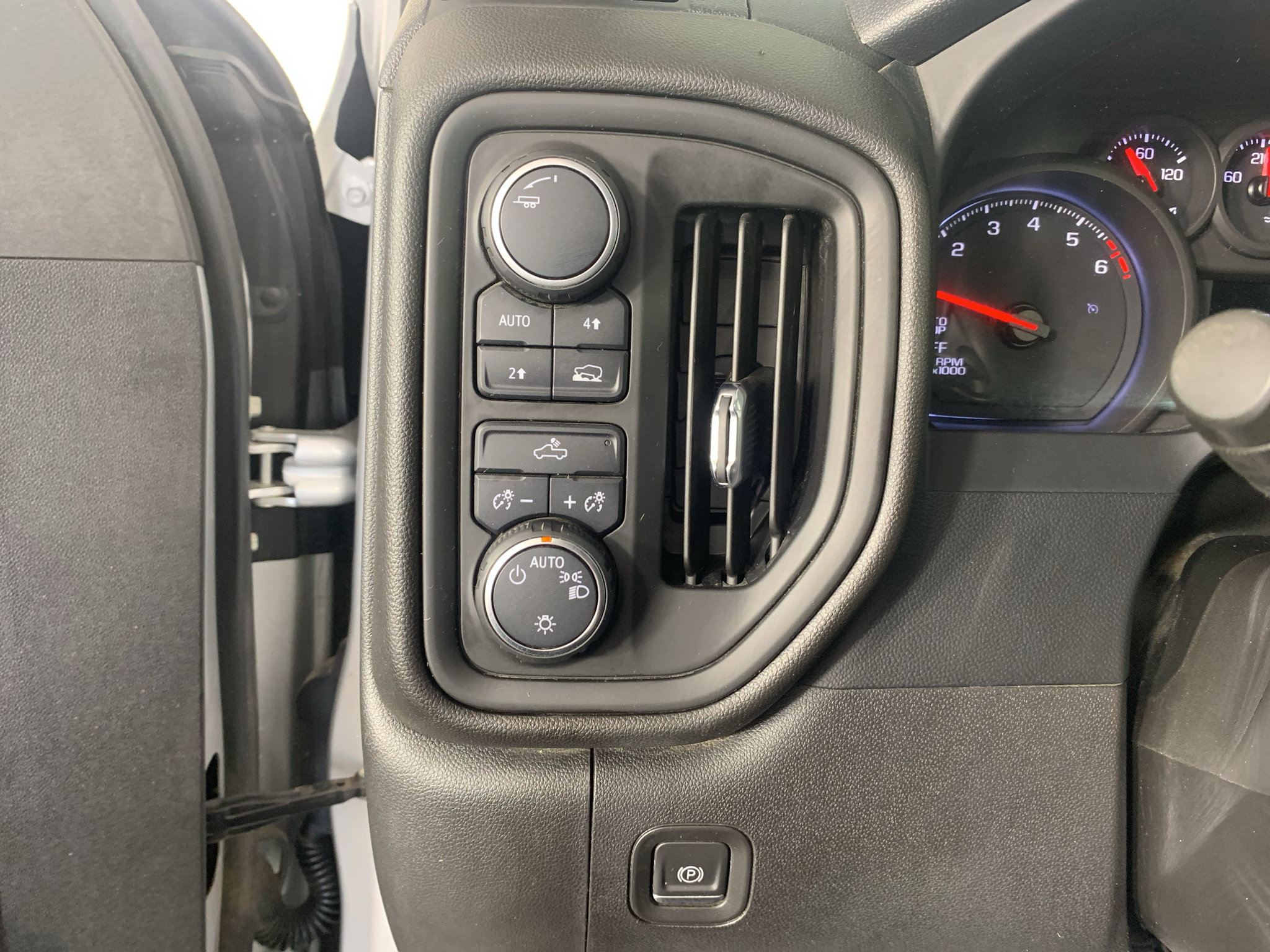 Used 2022 Chevrolet Silverado 1500 Custom AWD/4WD image 15