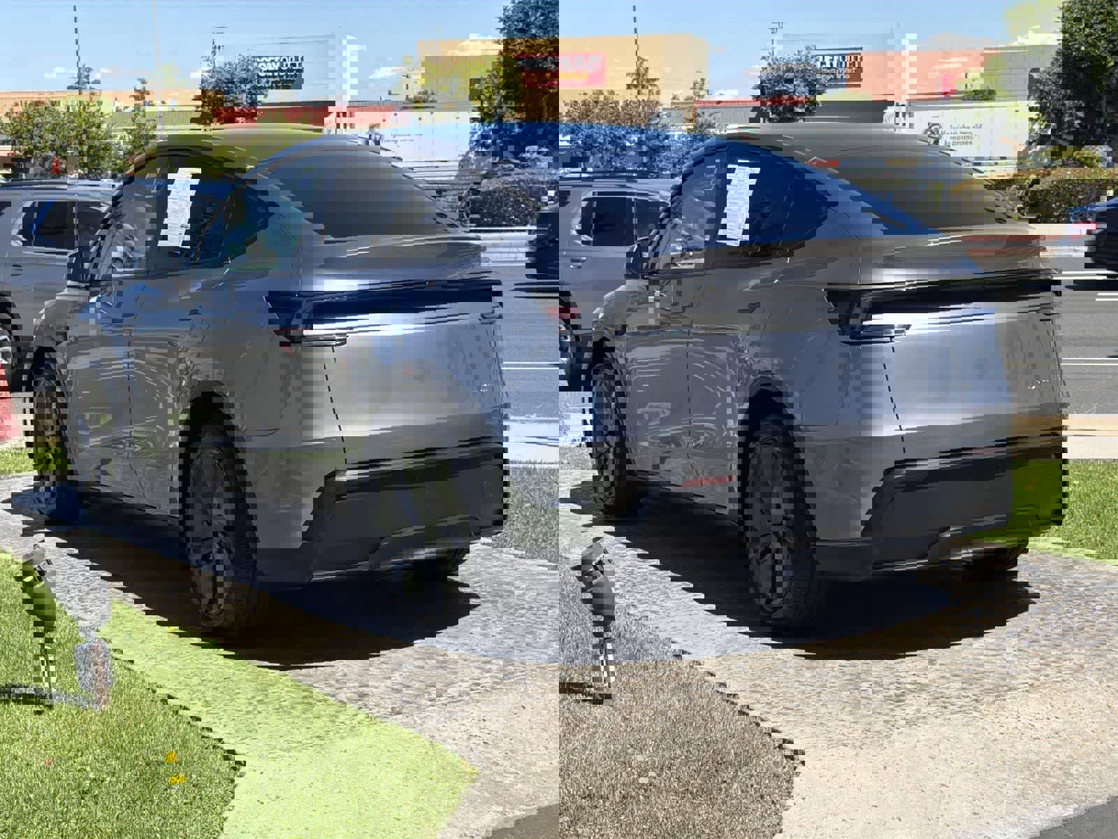 Used 2026 Tesla Model Y AWD image 4