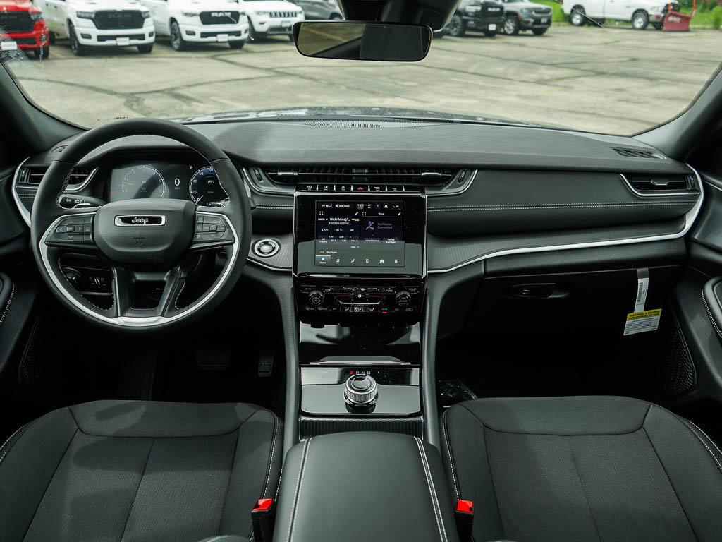 New 2025 Jeep Grand Cherokee L Laredo image 14