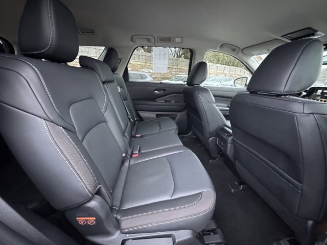 Used 2022 Nissan Pathfinder SL image 11