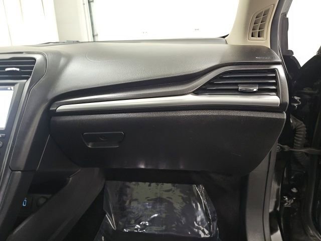 Used 2017 Ford Fusion Titanium image 38