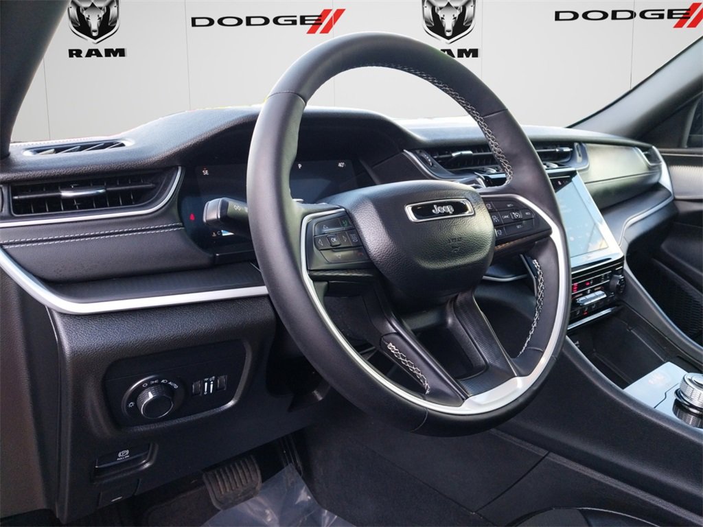 Used 2024 Jeep Grand Cherokee Altitude image 13