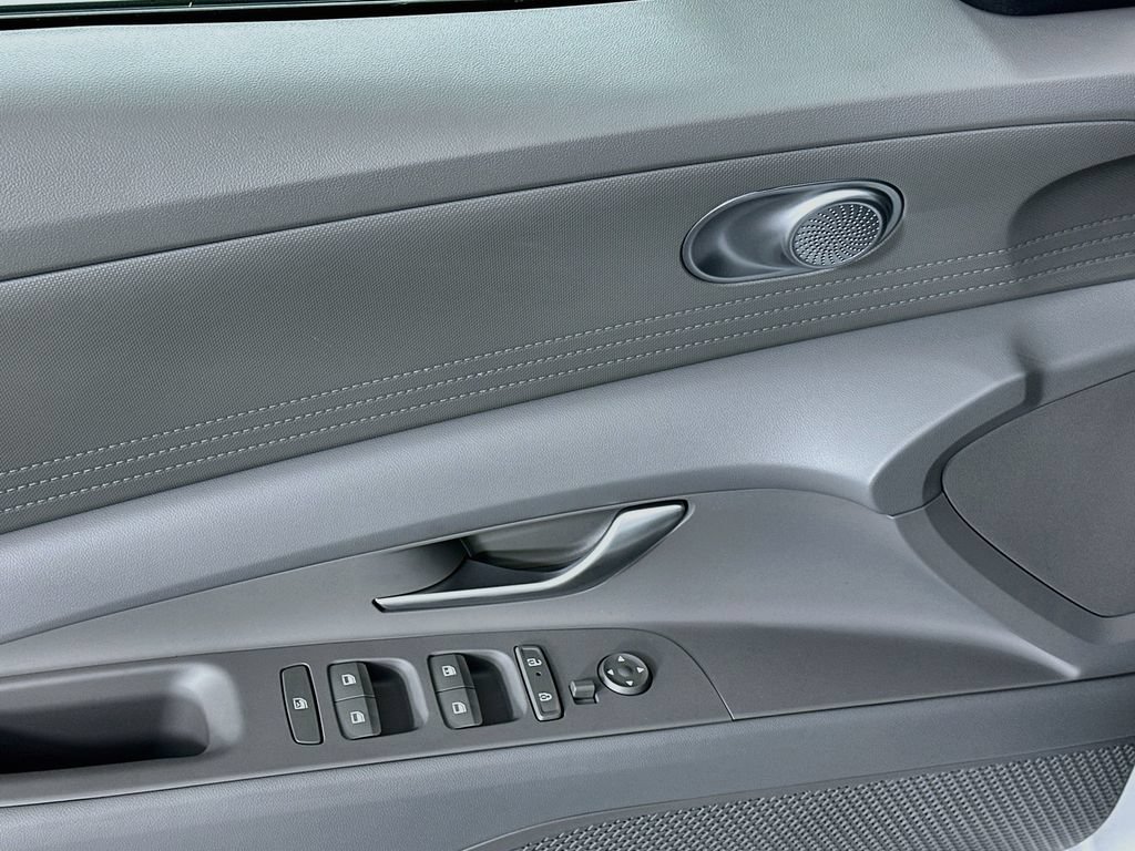 New 2026 Hyundai Elantra SE FWD image 18