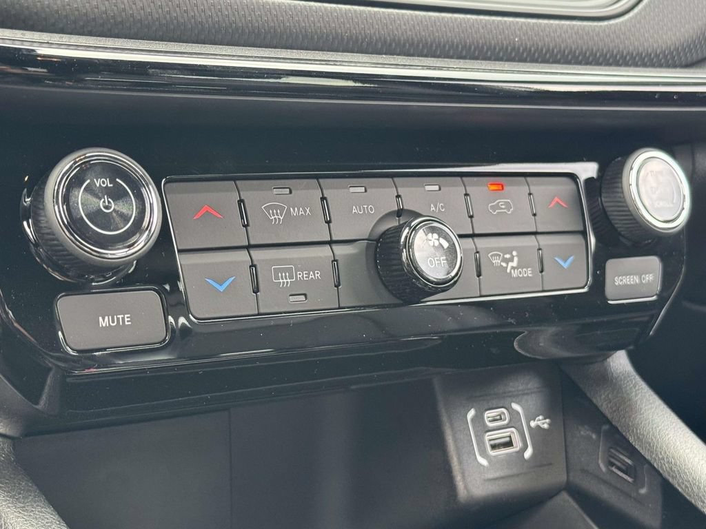 New 2026 Jeep Compass Latitude w/ Sun and Sound Group AWD/4WD image 20