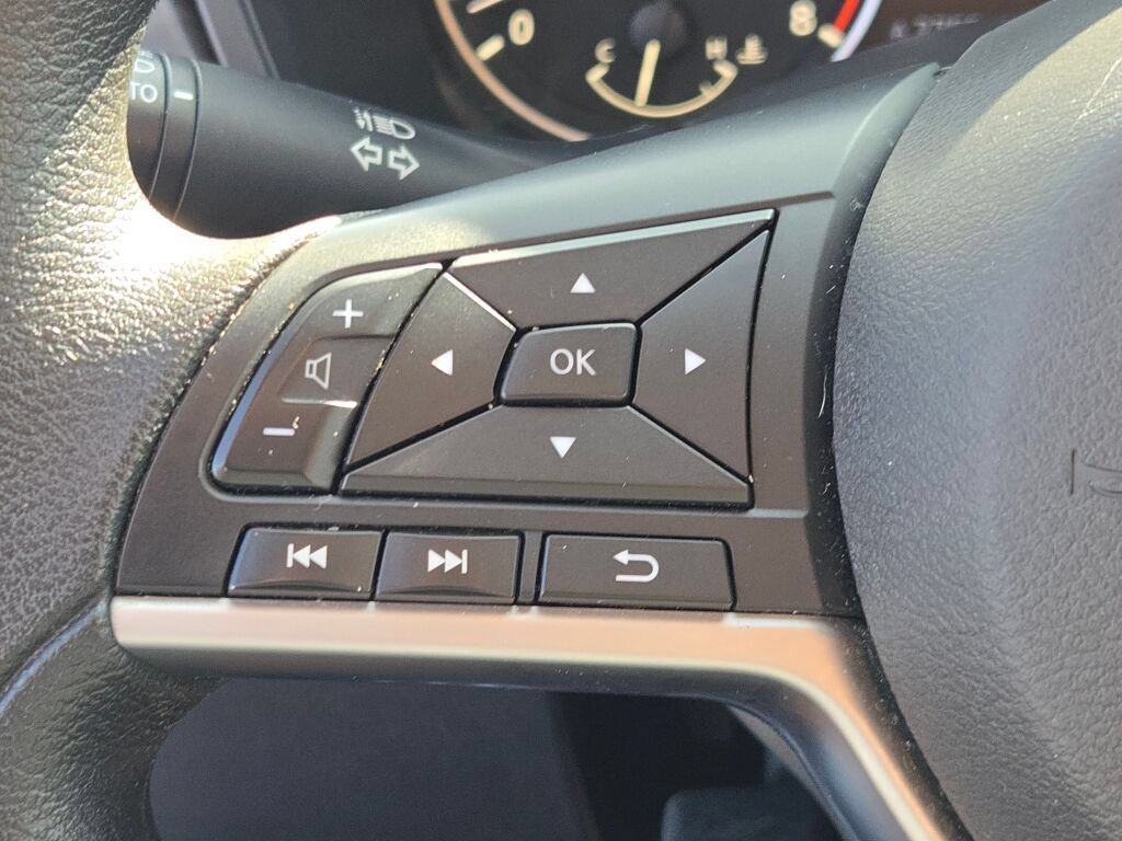 Used 2024 Nissan Altima 2.5 SV FWD image 32