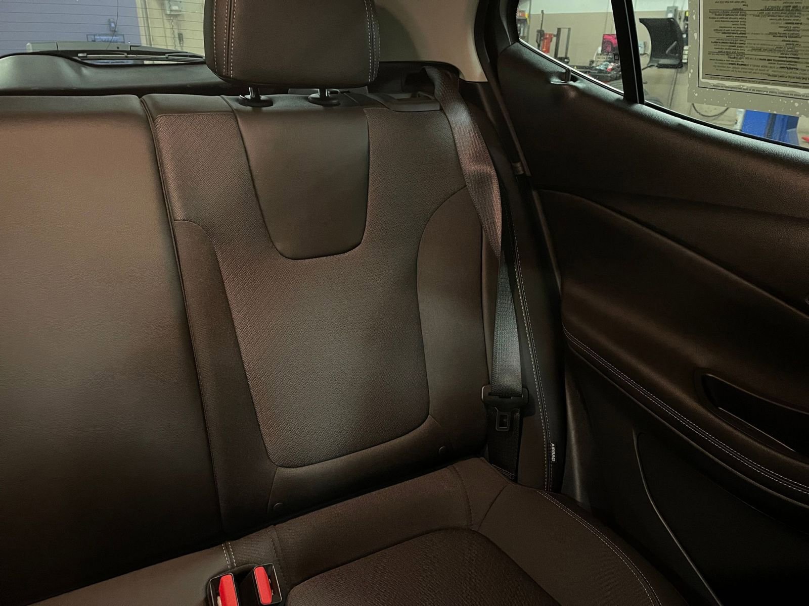 Used 2025 Buick Encore GX Preferred image 37