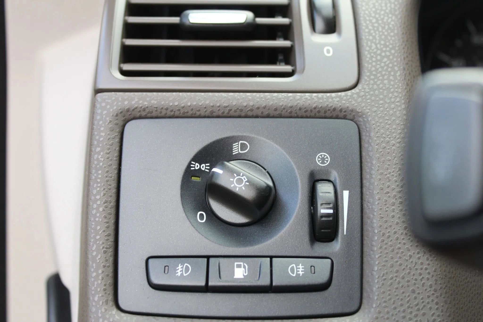 Used 2008 Volvo V50 T5 image 32