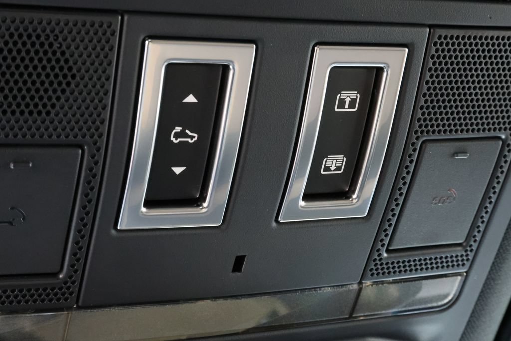 New 2026 Land Rover Defender 130 X-Dynamic SE AWD/4WD image 35