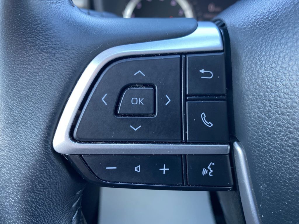 Used 2023 Toyota Highlander LE image 27
