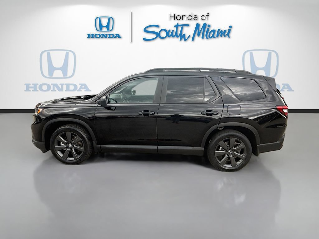 Used 2025 Honda Pilot Sport image 4