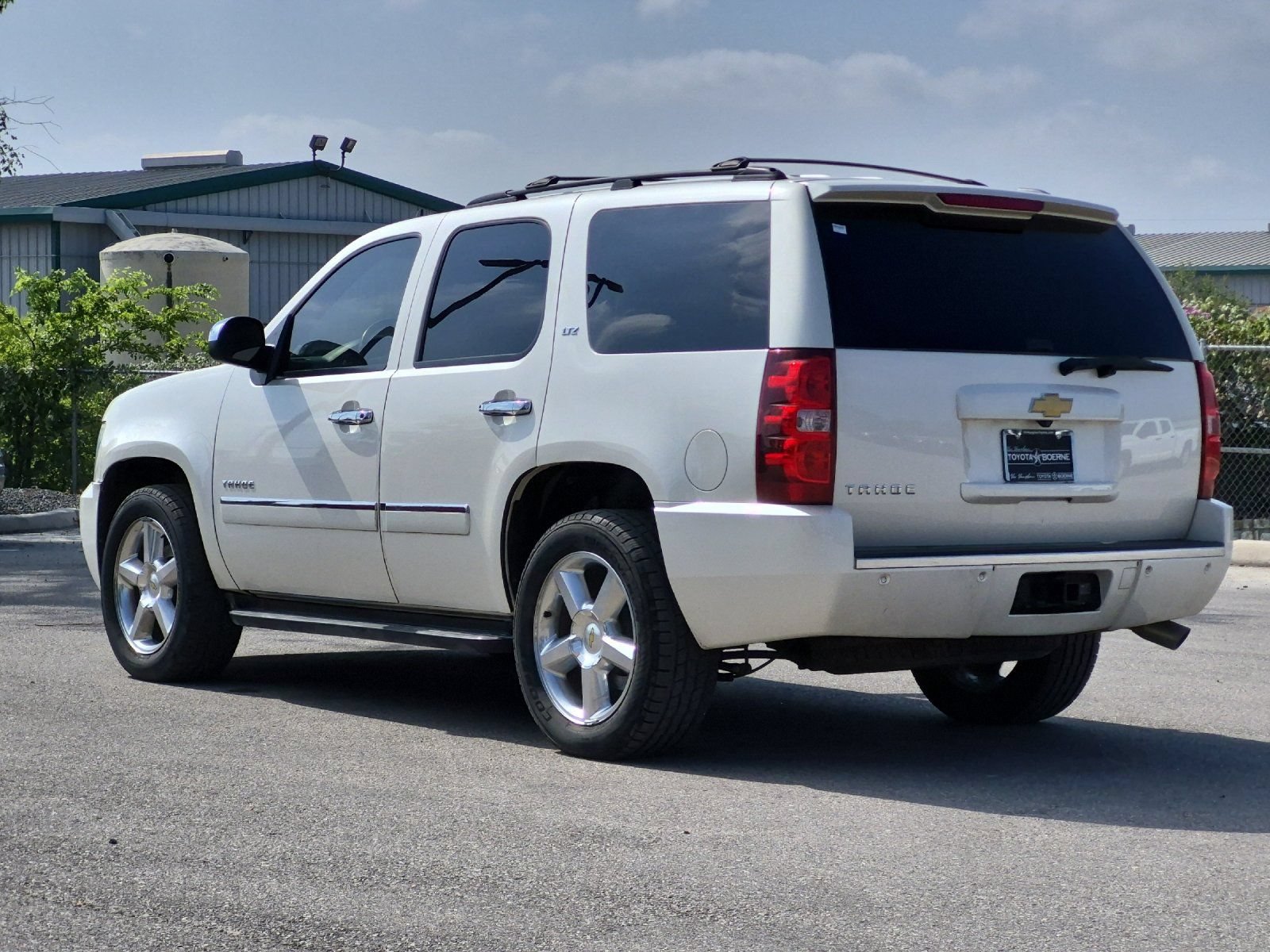 Used 2013 Chevrolet Tahoe LTZ RWD image 3