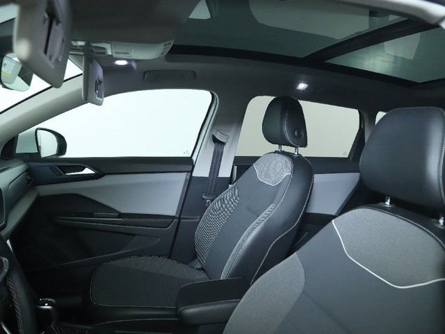 Used 2023 Volkswagen Taos SE w/ Panoramic Sunroof Package FWD image 21