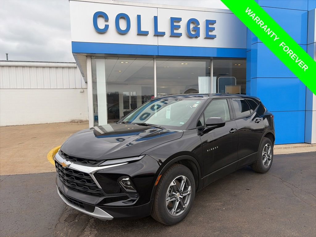 Used 2025 Chevrolet Blazer LT image 1