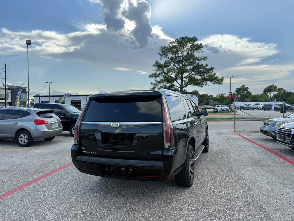 Used 2017 Cadillac Escalade ESV Premium Luxury AWD/4WD image 13