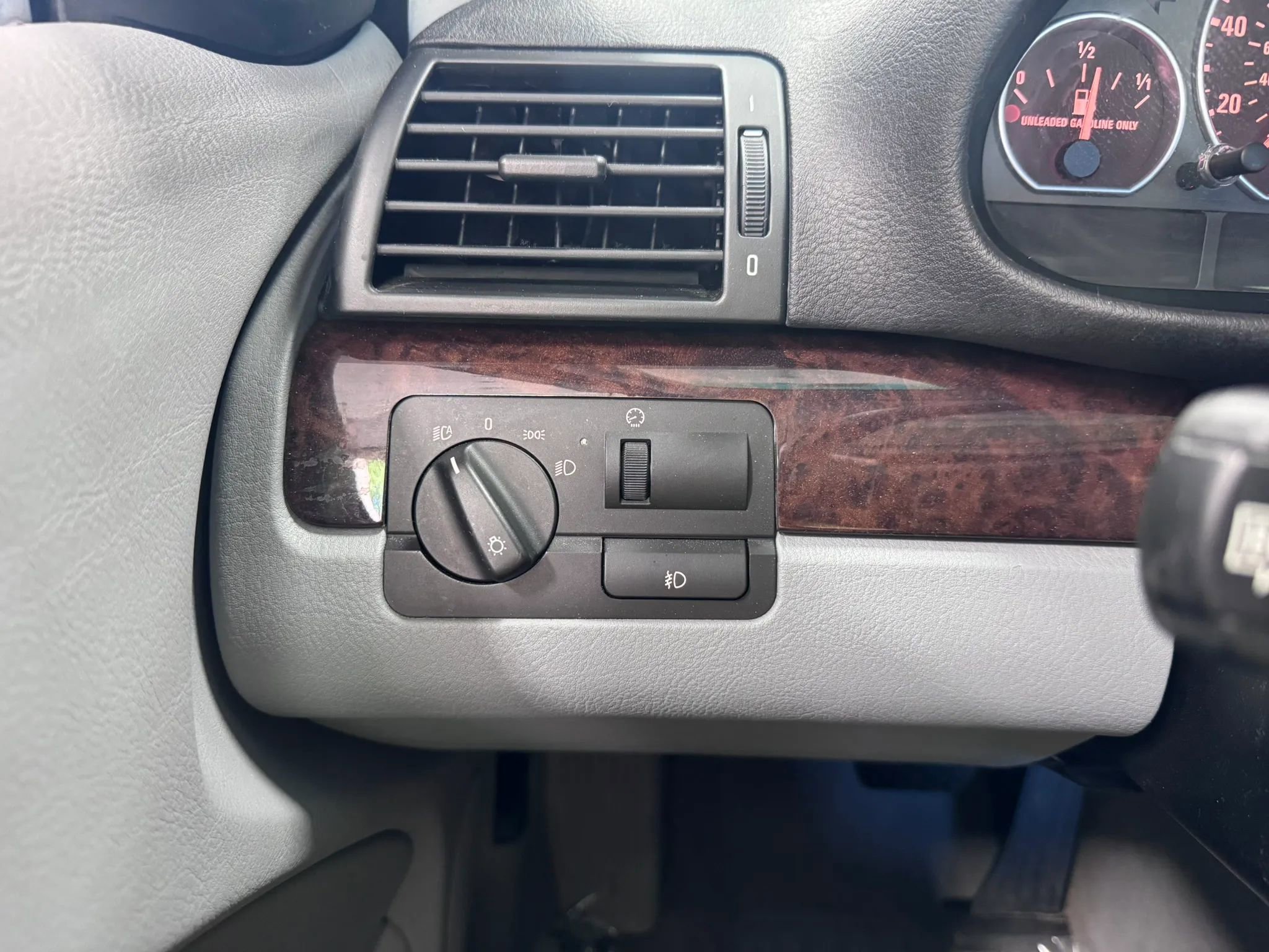 Used 2002 BMW 330xi Sedan AWD/4WD image 16