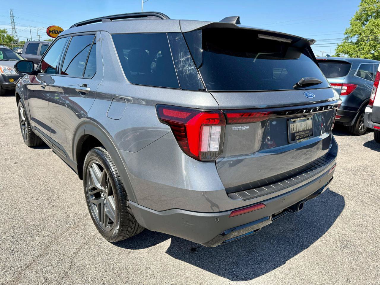 Used 2025 Ford Explorer ST-Line w/ ST-Line Street Pack AWD/4WD image 7