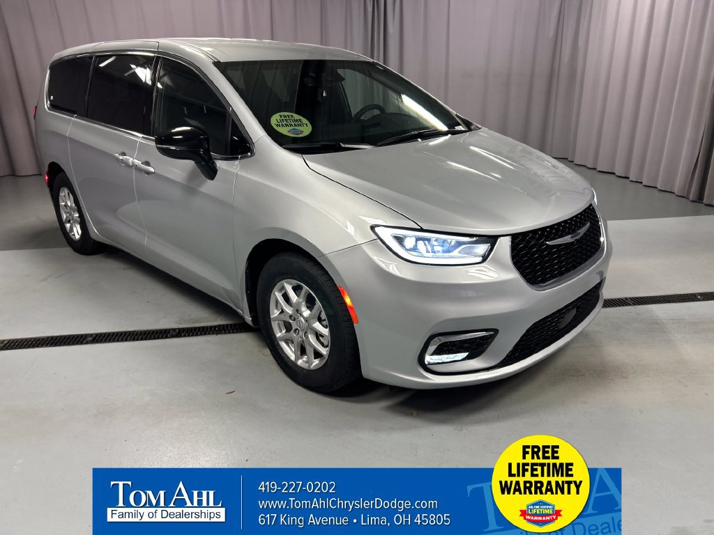 Used 2026 Chrysler Pacifica Select FWD 360° Tour