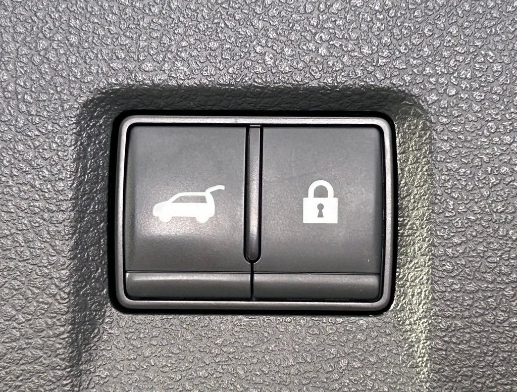 Used 2023 INFINITI QX60 Sensory w/ Vision Package AWD/4WD image 17