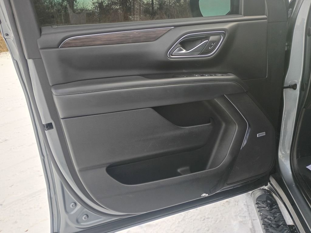 Used 2022 Chevrolet Suburban Z71 image 33