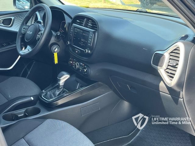 Used 2025 Kia Soul LX w/ LX Technology Package FWD image 27