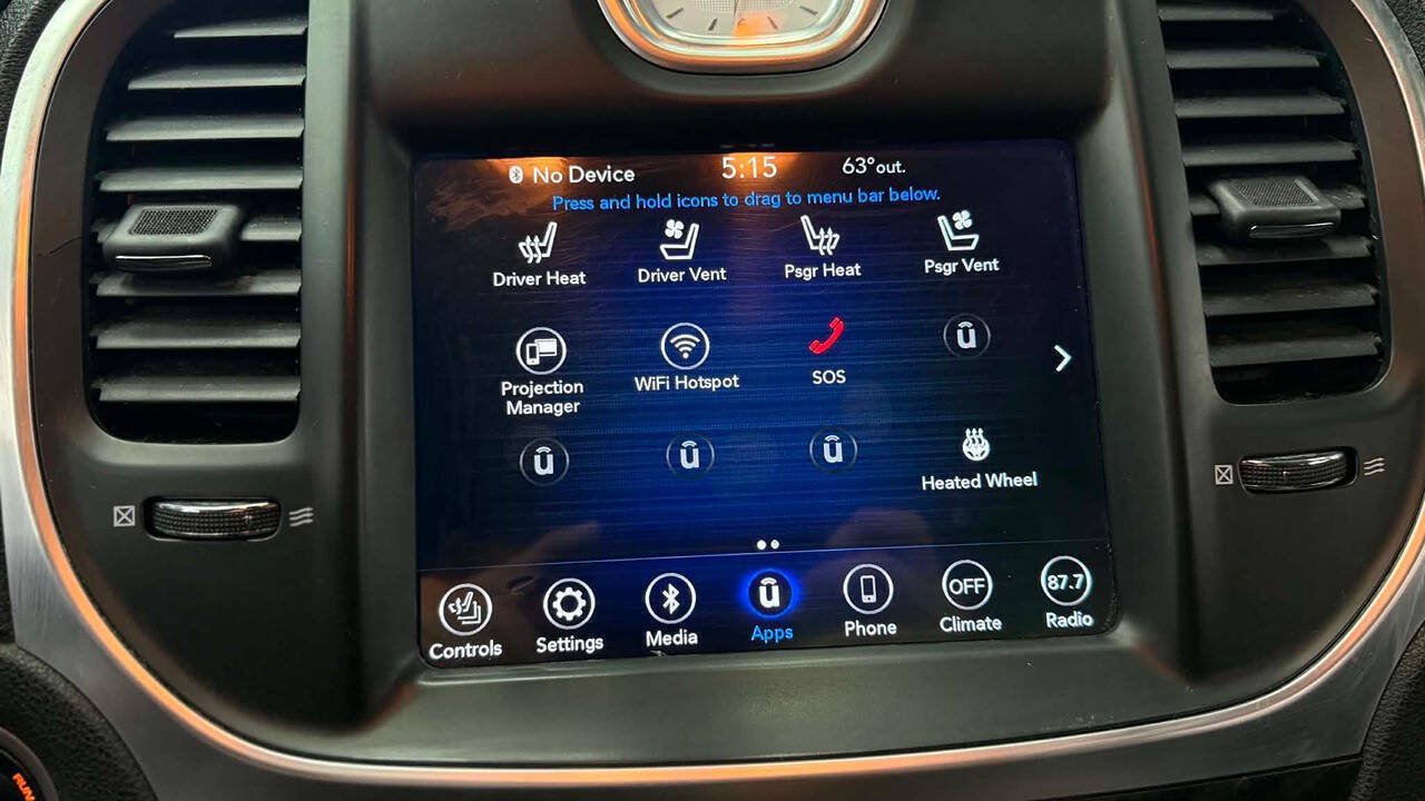 Used 2018 Chrysler 300 Limited RWD image 18