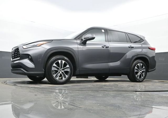 Used 2022 Toyota Highlander XLE image 28