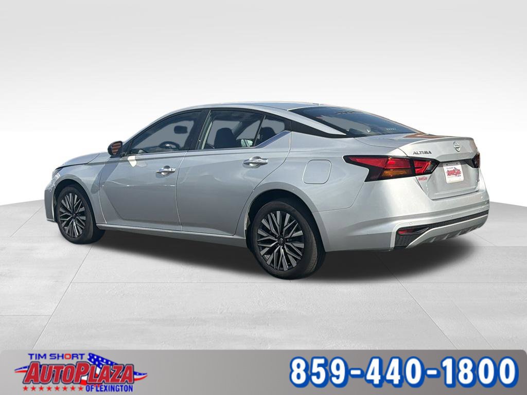 Used 2024 Nissan Altima 2.5 SV AWD/4WD image 2