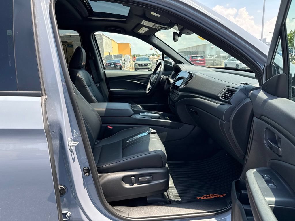 Certified 2025 Honda Passport TrailSport image 41
