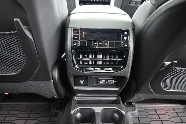 Used 2025 Jeep Grand Cherokee L Overland w/ Luxury Tech Group IV AWD/4WD image 23