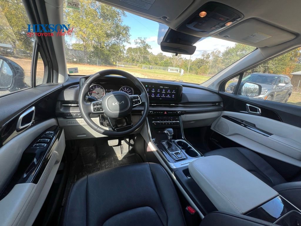 Used 2024 Kia Carnival EX image 6