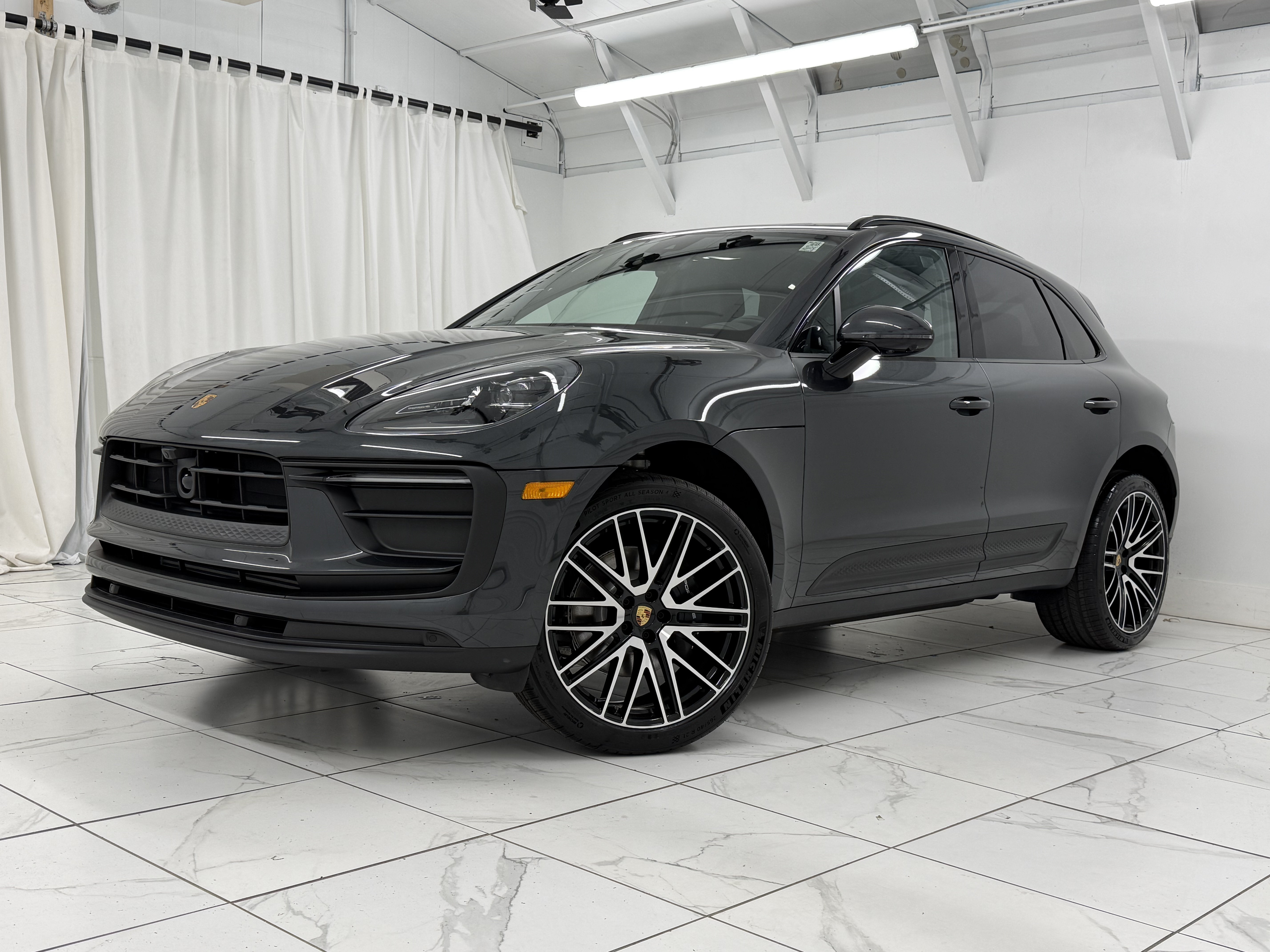 Certified 2026 Porsche Macan AWD/4WD image 1