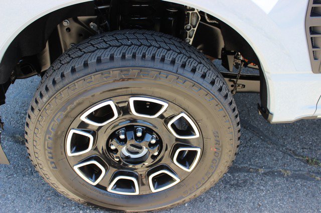 Used 2025 Ford F350 Platinum AWD/4WD image 4