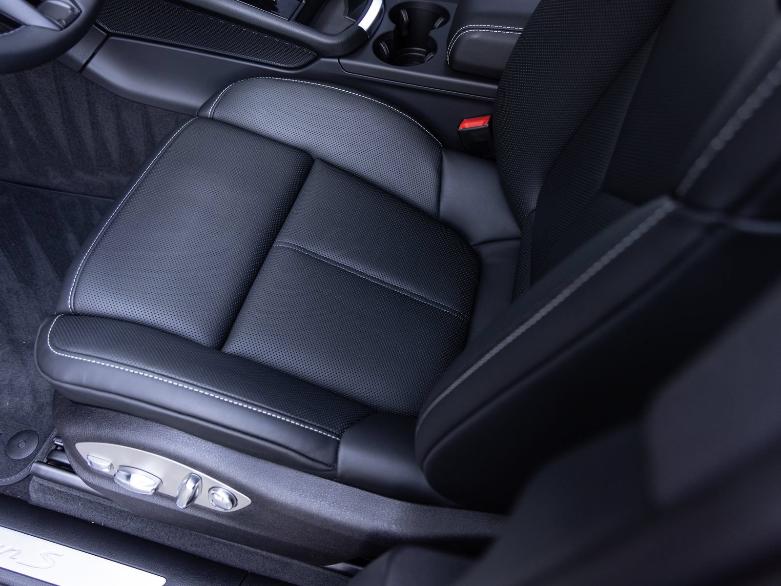 New 2026 Porsche Macan S AWD/4WD image 23
