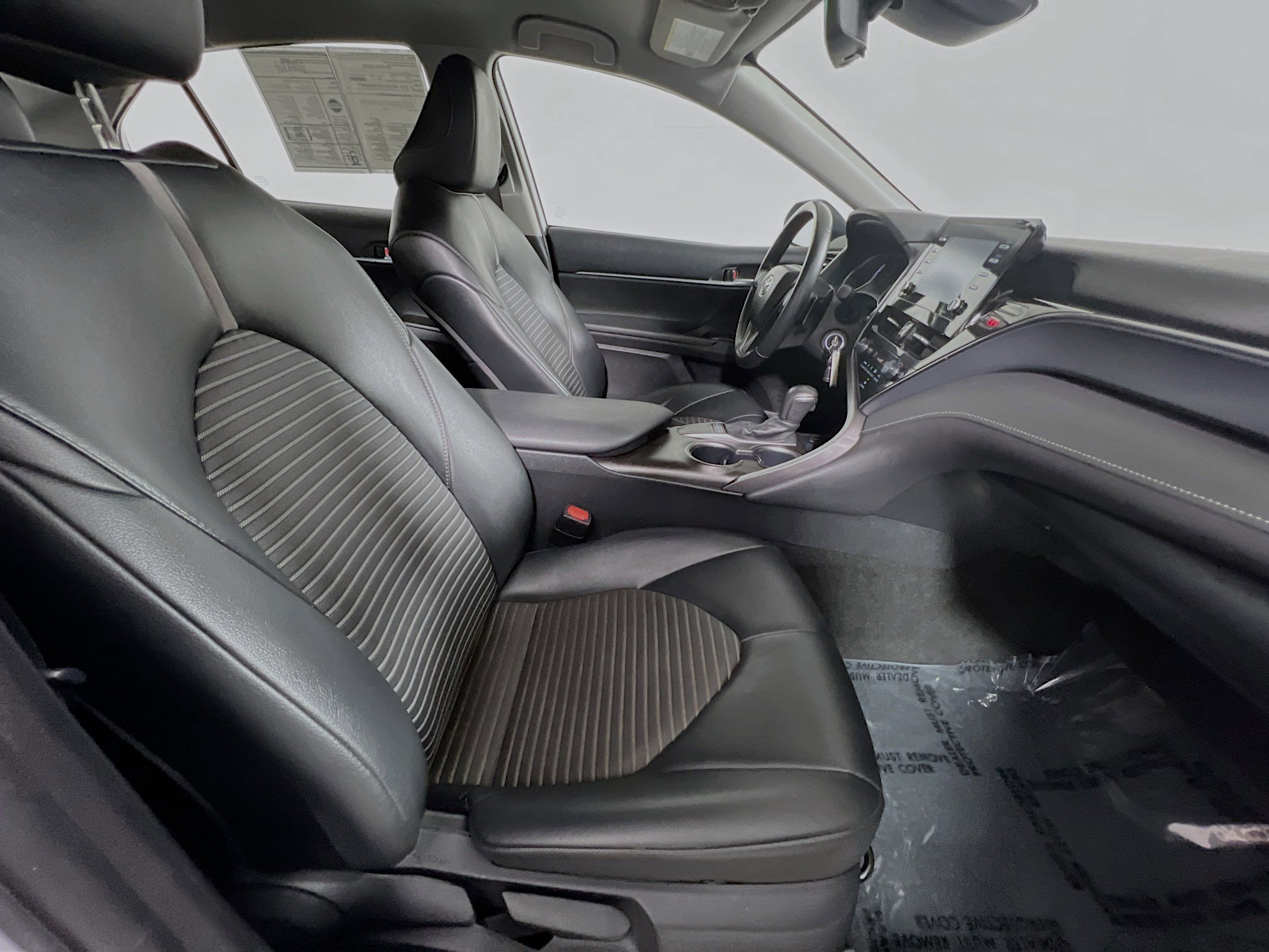 Used 2024 Toyota Camry SE image 30