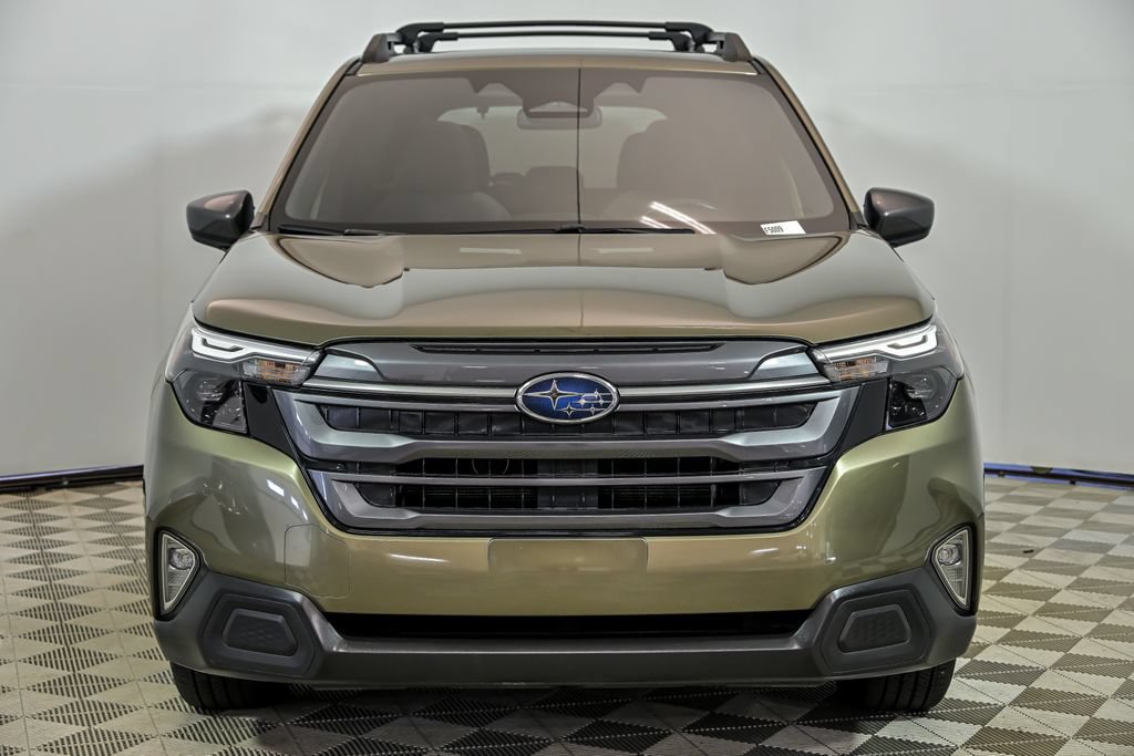 Used 2025 Subaru Forester Premium AWD/4WD image 4