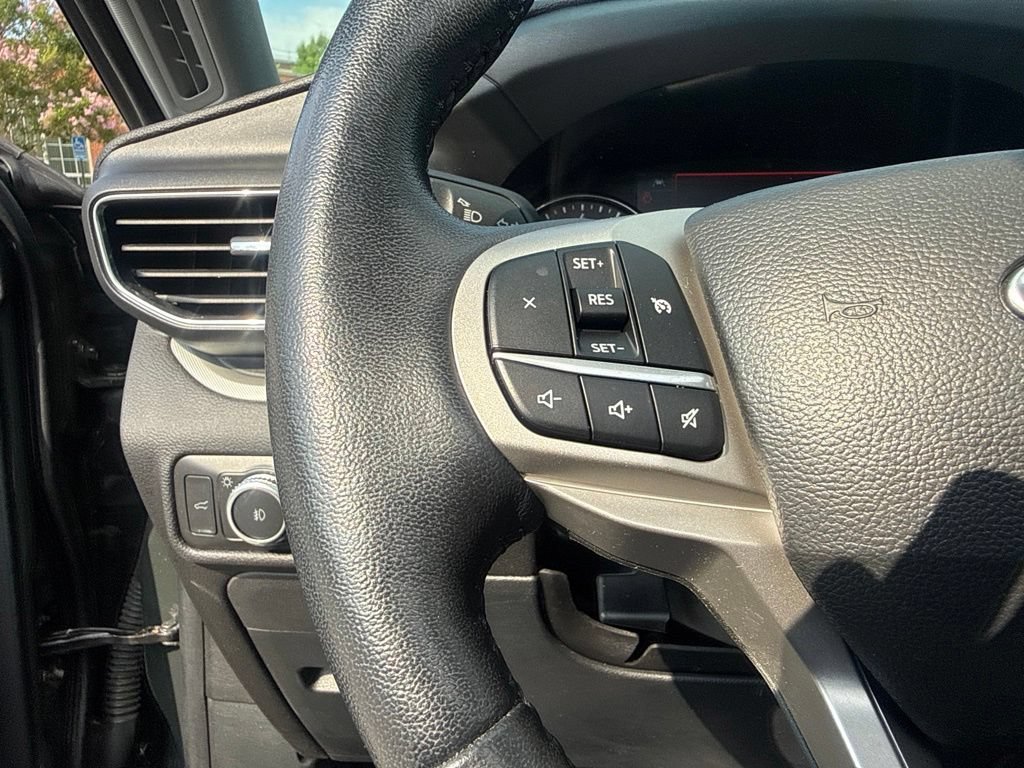 Used 2022 Ford Explorer XLT w/ Equipment Group 202A AWD/4WD image 17