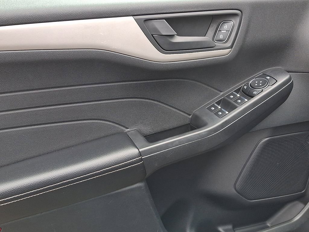 Certified 2022 Ford Escape SE w/ Cold Weather Package image 13