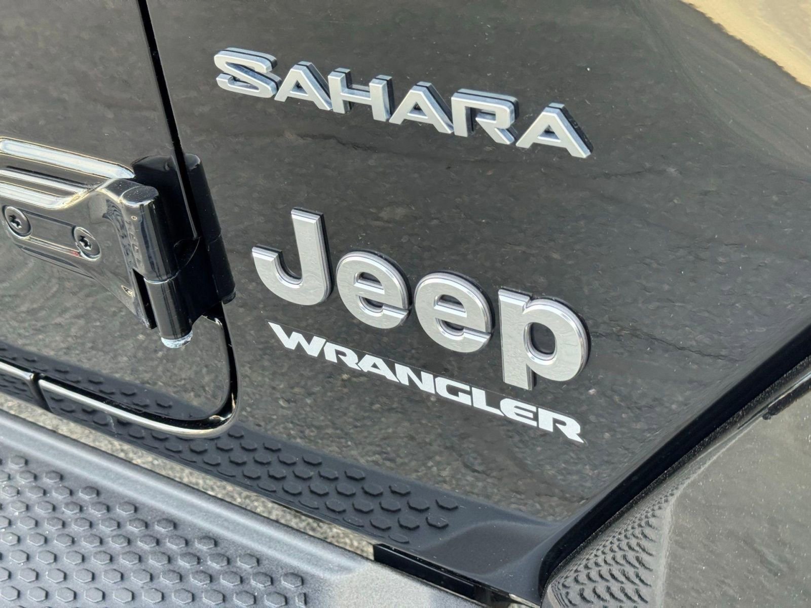 Used 2024 Jeep Wrangler Sahara w/ Technology Group AWD/4WD image 8