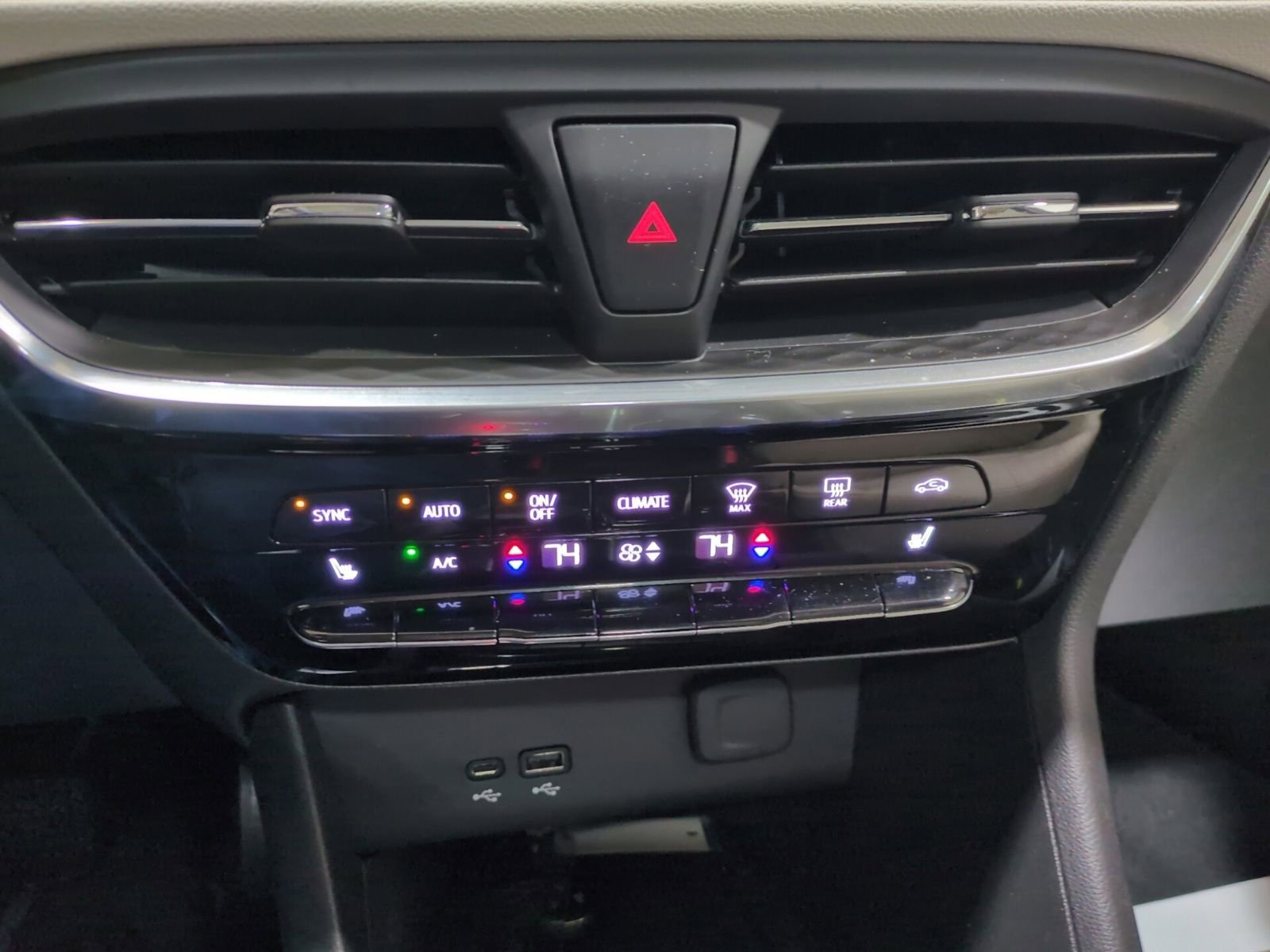 Used 2024 Buick Encore GX Avenir w/ Avenir Technology Package AWD/4WD image 23